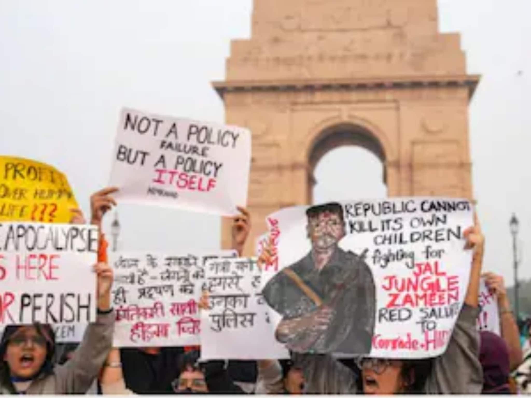 Delhi Pollution Protest: বায়ু দূষণ বিক্ষোভে পুলিশকে লক্ষ‍্য করে লঙ্কার স্প্রে! রাজধানীতে গ্রেফতার ২২ আন্দোলনকারী