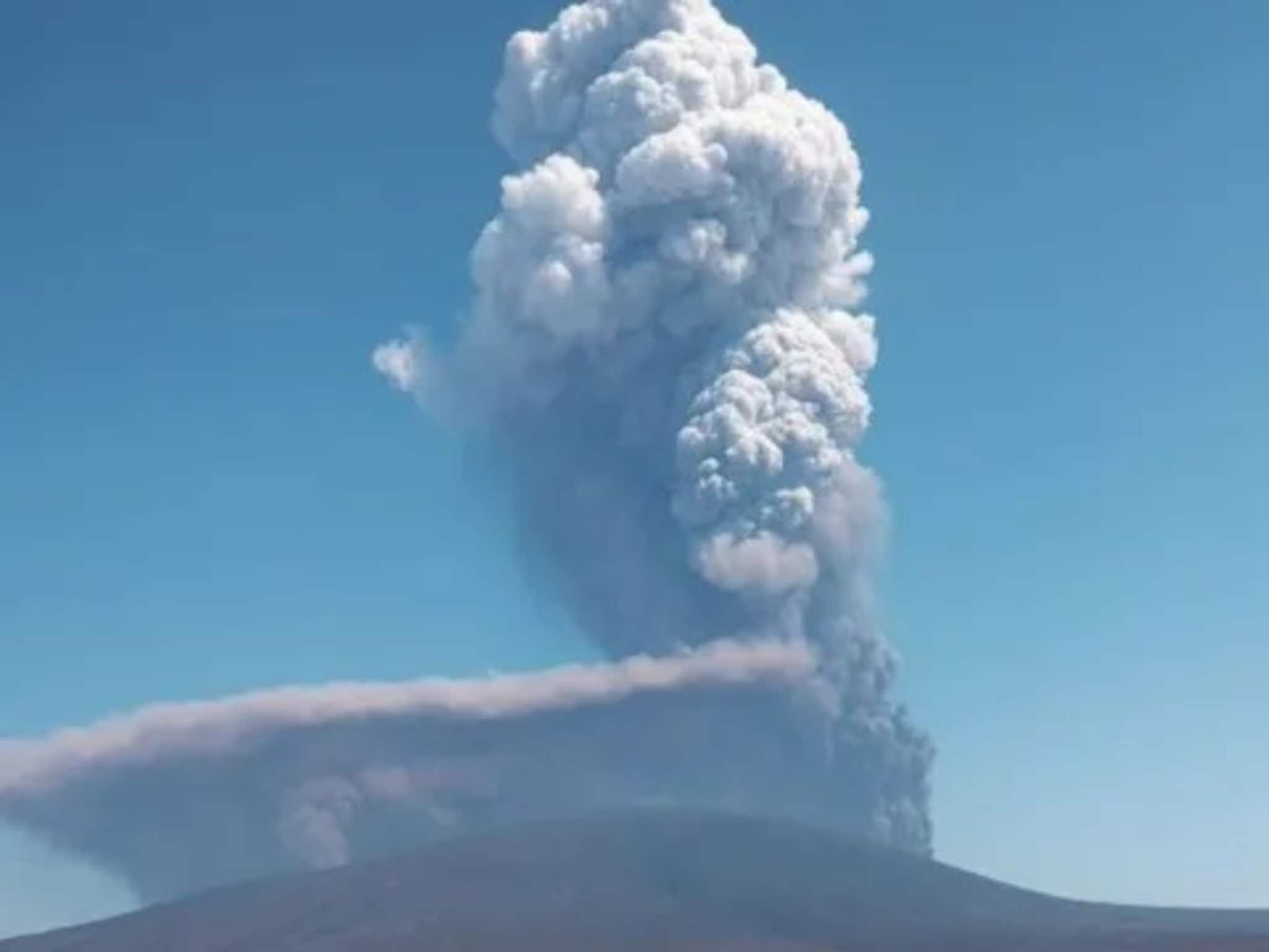 Ethiopia Volcano:  ১২,০০০ বছর পর জেগে উঠেছে ইথিওপিয়ার ঘুমন্ত আগ্নেয়গিরি! ছাই ঢুকবে ভারতে, একাধিক বিমান স্থগিত, বিমানবন্দরে জারি সতর্কতা