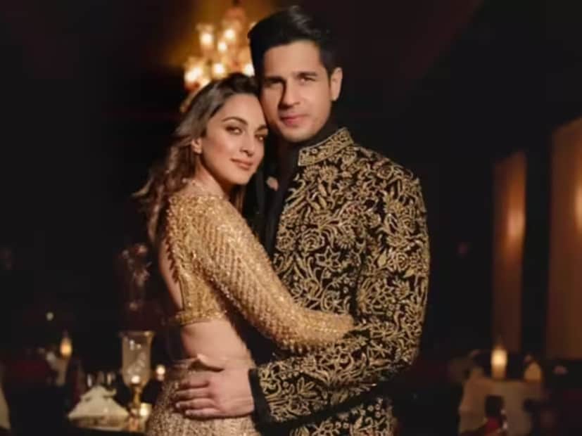 পোস্টে কিয়ারা লিখেছেন, ‘‘আমাদের প্রার্থনা থেকে আমাদের কোলে, আমাদের আশীর্বাদ, আমাদের রাজকুমারী।’’ কিয়ারা মেয়ের নামের অর্থ বিশদে না জানালেন তাই ভক্তদের অনুমান রাজকুমারী অর্থ মাথায় রেখেই সন্তানের নাম রেখেছেন ‘শেরশাহ’ দম্পতি। 