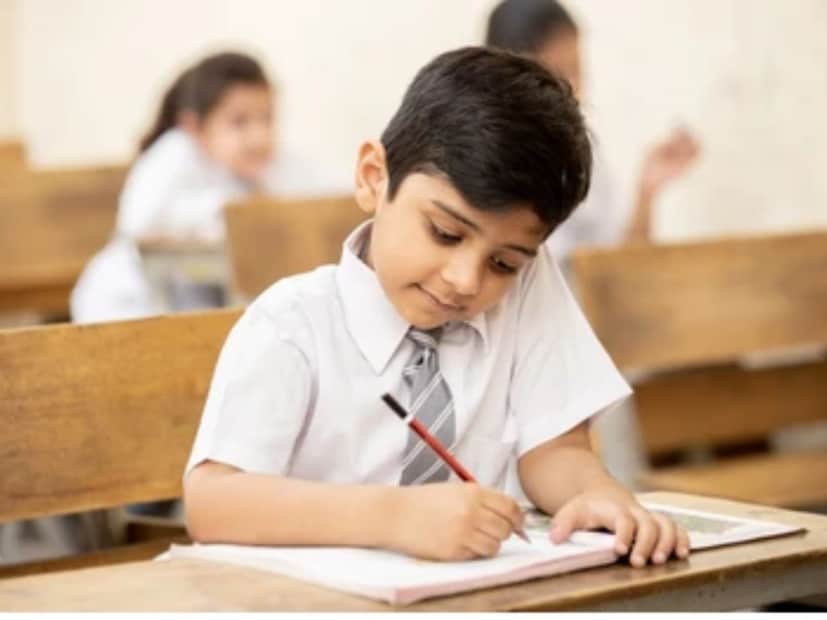 শিক্ষক অঞ্জেশ কুমার-এর মতে, যদি লক্ষ্য সরকারি আবাসিক বিদ্যালয় হয়, তাহলে বাচ্চার প্রস্তুতি তৃতীয় শ্রেণি থেকেই শুরু করা উচিত। তিনি বলেছেন, এই বয়সেই বাচ্চার অঙ্ক, রিজনিং, সাধারণ জ্ঞান আর ইংরেজি-র ভিত্তি মজবুত করা দরকার। 