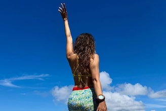 স্মিতা পাটিলের ভাইঝি, প্রশিক্ষিত বিমানসেবিকা, শাহরুখ খানের সঙ্গে চক দে-তে অভিনয় বিদ্যার