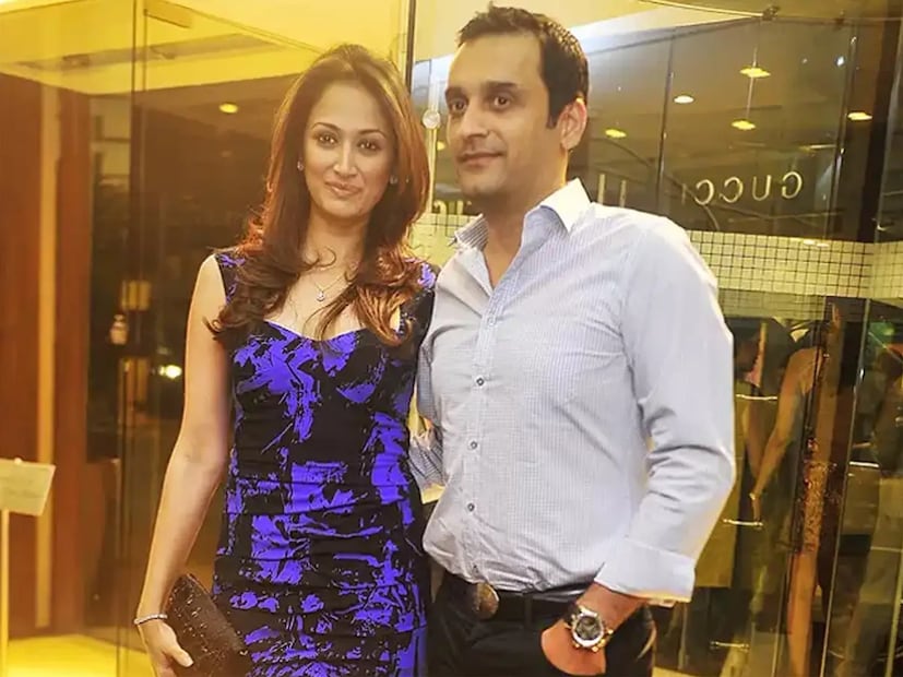 অনেকেই তাঁর সম্পর্কে পরিচিত নন। অথচ, ডিএনএ অনুসারে, বিকাশ ওবেরয় ভারতের সবচেয়ে প্রভাবশালী রিয়েল এস্টেট টাইকুনদের মধ্যে একজন, যাঁর মোট সম্পদের পরিমাণ ৪০,০০০ কোটি টাকারও বেশি। মুম্বইয়ের ওবেরয় রিয়েলটির চালিকাশক্তি তিনিই, বিকাশ ওবেরয় বিলাসবহুল শহরতলির কনডোমিনিয়াম এবং প্রিমিয়াম ডেভেলপমেন্টে একটি বিশেষ স্থান তৈরি করেছেন। তাঁর পোর্টফোলিওতে মুম্বই শহরতলির একটি ওয়েস্টিন হোটেল অন্তর্ভুক্ত রয়েছে এবং তিনি বর্তমানে শহরের প্রথম রিটজ-কার্লটন হোটেল এবং আবাসনগুলি তৈরি করছেন।