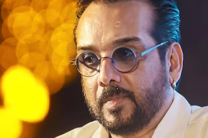 শুধুমাত্র একজন অভিনেতা হিসেবেই নয়, বিনীত একজন ডাবিং শিল্পী হিসেবে বিখ্যাত। তিনি মলয়ালমে ডাবিং শিল্পী হিসেবেও পুরষ্কার পেয়েছেন। এ হেন বিনীত এখন কেমন আছেন? অনেক নেটিজেনই এই খোঁজে ব্যস্ত যে তিনি এখন কী করছেন! এদিকে বিনীত এখন অনেক বদলে গিয়েছেন। যে বিনীত একসময় মেয়েদের ক্রাশ ছিলেন, এখন তিনি অনেকটাই বদলে গিয়েছেন চেহারার দিক থেকে। বিনীত বর্তমানে কেরলে থাকেন। (Photo: Instagram)