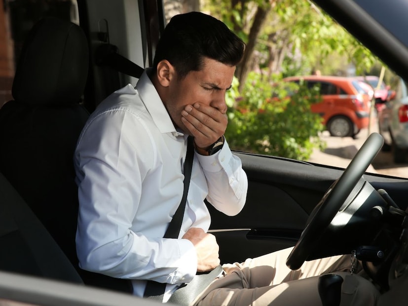 যে কারণে গাড়িতে বমি হয়: খান স্যার বলেন যে যখন আমাদের ইন্দ্রিয়গুলি মস্তিষ্কে সঙ্কেত পাঠায়, তখন সমস্ত সঙ্কেত একে অপরের সঙ্গে মিলে যাওয়া উচিত। বমির ক্ষেত্রেও একই পরিস্থিতি ঘটে। যখন কোনও ব্যক্তি গাড়িতে বসে থাকে, তখন গাড়ি বন্ধ থাকে। (Representational Image)