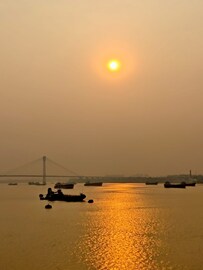 সাগরে ঘনিয়েছে ঘূর্ণাবর্ত ! বাংলায় এর প্রভাব কি পড়বে? জেনে নিন আবহাওয়ার আপডেট