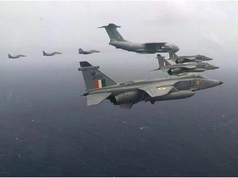 বাংলাদেশ-পাকিস্তানের সাম্প্রতিক এই ঘনিষ্ঠতাকে মোটেই ভাল চোখে দেখছে না ভারত৷ বাংলাদেশ নেতৃত্বর সাথে গত কয়েকদিন ধরে পাকিস্তানের সখ্যতা বেড়েছে বলে আন্তর্জাতিক স্তরে আলোচনা চলছে। এই অবস্থায়, এই মহড়া অত্যন্ত গুরুত্বপূর্ণ বলে মনে করছেন বিশেষজ্ঞেরা৷ 