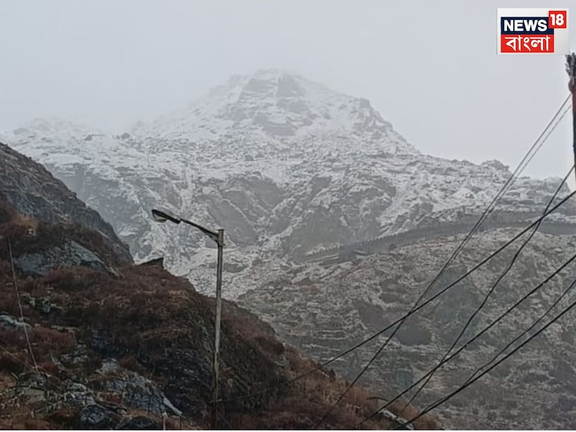 যেদিকে দু’চোখ যাচ্ছে শুধুই শুভ্র পর্বতের সারি৷ পাহাড় সমতলে প্রবল বৃষ্টির মধ্যেই তুষারে ঢাকল সিকিম। পাহাড়ি অঞ্চল জুড়ে ফের শুরু হয়েছে মরসুমি তুষারপাত। 
