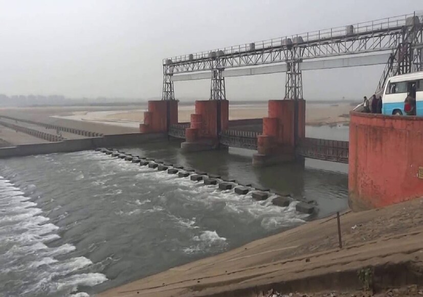 *সারা বছরই বহু মানুষ এখানকার মনোরম পরিবেশ উপভোগ করতে ভিড় করেন৷ সারাবছর পর্যটকদের কেন্দ্র করে বিকেলে এক প্রকার মেলা বসে এখানে। সেখানকার ঝালমুড়ি, মিক্সচার, বেশ সেরা বলে দাবি পর্যটকদের। এছাড়াও মুখরোচক আরও নানান খাবার মেলে এখানে।