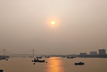 সাগরে ঘনিয়েছে ঘূর্ণাবর্ত ! বাংলায় এর প্রভাব কি পড়বে? জেনে নিন আবহাওয়ার আপডেট