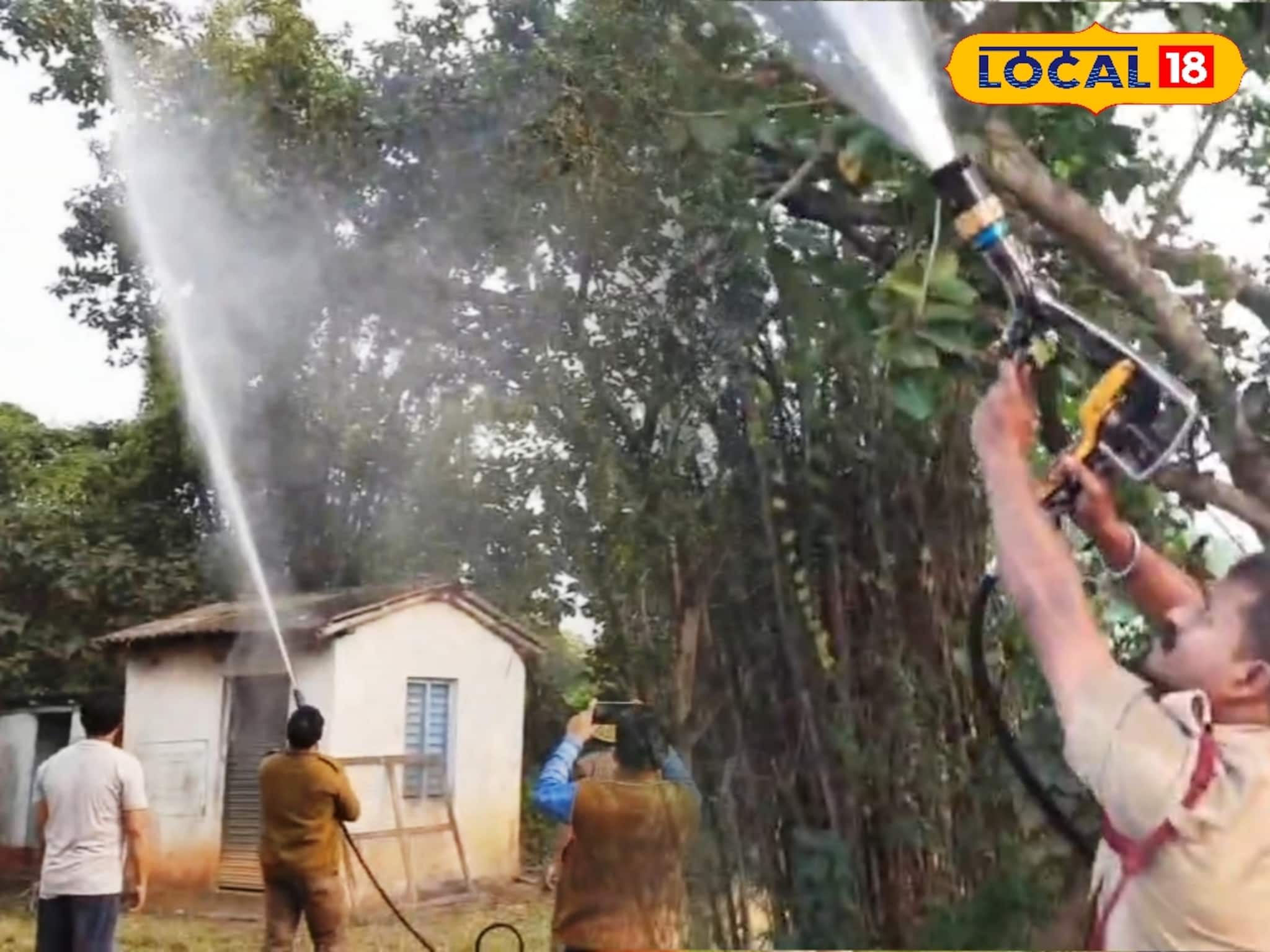 আগুন নেভাতে নয়, প্রাচীন বটগাছ ধুইতে এল দমকল, মেদিনীপুরে যা ঘটছে জানলে আশ্চর্য হবেন