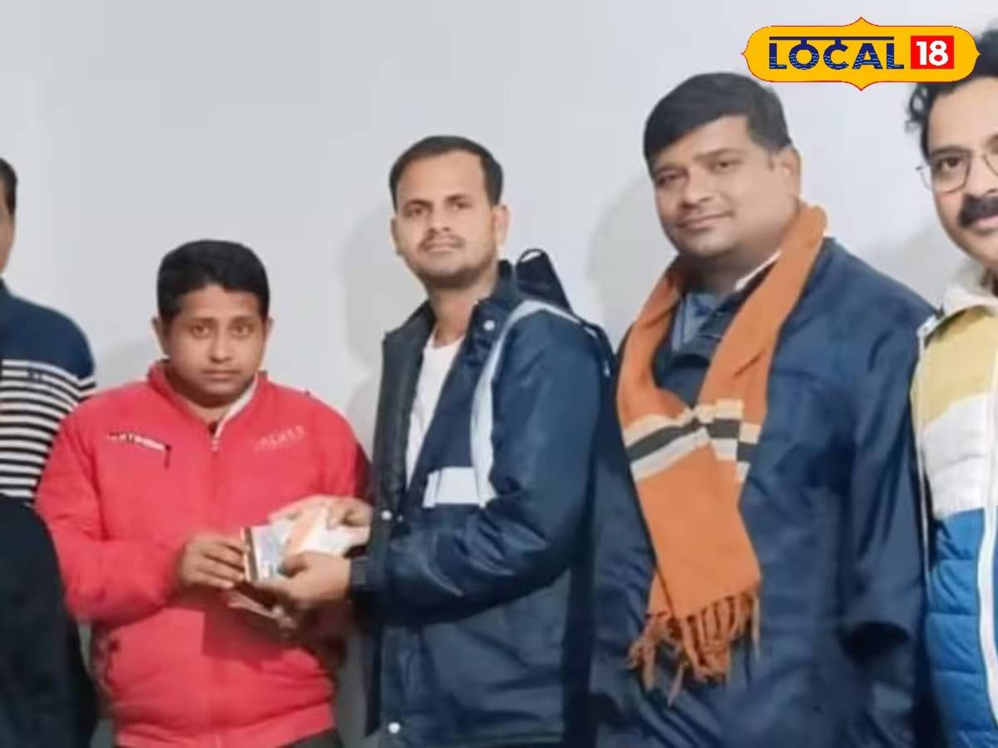 এক ফোনে দূর হল সব চিন্তা! পকেটমারিতে হারানো মানিব্যাগ ফিরে পেলেন পরিযায়ী শ্রমিক