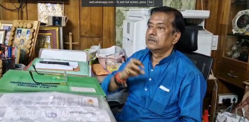 সূত্রের খবর, হাবড়ার জায়গাছির বাসিন্দা এই পাপাই দাস ওরফে বুদ্ধ ওরফে অভিষেক দাস মানসিক রোগী। এর আগেও হাবরার চেয়ারম্যান, হাবরার ভাইস চেয়ারম্যান-সহ একাধিক রাজনৈতিক নেতাদের বাড়িতে আচমকা ঢোকার ইতিহাস রয়েছে তাঁর। একাধিকবার পুলিশ তাঁকে আটকও করেছে একই রকম অভিযোগে। পাপাইয়ের বাবার এফসিআর গোডাউন রয়েছে বলেও জানা গিয়েছে।