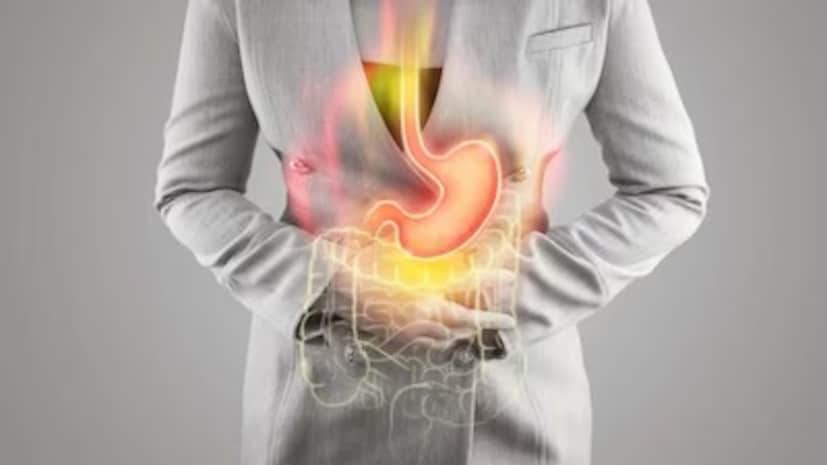 ব্যথানাশক ওষুধের অতিরিক্ত ব্যবহার: অনেকেই ডাক্তারের প্রেসক্রিপশন ছাড়াই ব্যথানাশক ওষুধ সেবন করেন। ঘন ঘন সেবন করলে এই ওষুধগুলি পেটের আস্তরণে জ্বালা করে। 