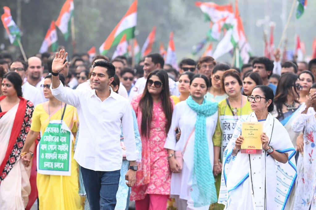 পথে নেমে প্রতিবাদ তৃণমূলের; ভোটাধিকার রক্ষার স্বার্থে মিছিল।