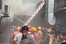 আচমকা দাউ দাউ আগুন...! লালবাজার এলাকার গোডাউনে অগ্নিকাণ্ড, ঘটনাস্থলে দমকলের পাঁচটি ইঞ্জিন