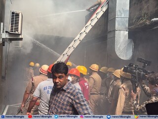 লালবাজার এলাকার গোডাউনে অগ্নিকাণ্ড লালবাজার এলাকার গোডাউনে অগ্নিকাণ্ড