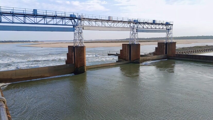 *প্রসঙ্গত, ব্রিটিশ আমলে ১৯২৭ সালে ওই ড্যাম তৈরির কাজ শুরু হয়। ৬ বছরে ড্যাম তৈরির কাজ সম্পূর্ণ হয়েছিল৷ বর্তমানে ওই ঐতিহ্যবাহী ড্যামের অপরুপ সৌন্দর্য ও জলের স্রোত দেখতে ভিড় করেন পর্যটকরা।