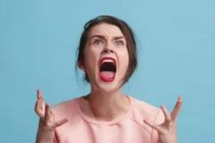 রাগ আপনার মুখ লাল করে তোলে, অগত্যা আপনার রক্তচাপের রিডিং নয়। যদিও এটি মুহূর্তের মধ্যে আপনার রক্তচাপের সংখ্যাগুলিকে দ্রুত বাড়িয়ে দিতে পারে, তবে এটি দীর্ঘস্থায়ী উচ্চ রক্তচাপ তৈরি করার জন্য যথেষ্ট বেশি সময় ধরে থাকে না। ডঃ নাগমল্লেশ যেমন আমাদের মনে করিয়ে দেন, আসল দোষী হলেন বয়স, ধূমপান, নিষ্ক্রিয়তা এবং খারাপ খাদ্যাভ্যাস - খারাপ দিন বা জোরে কথা বলা নয়।