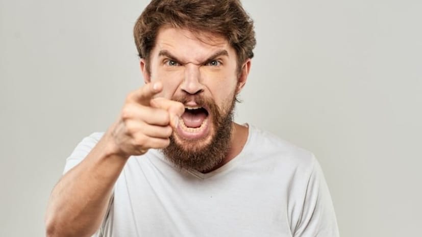 রাগকে মানসিকভাবে মোকাবিলা করুন, চিকিৎসাগতভাবে নয়৷ থেরাপি, মননশীলতা, অথবা যদি এটি সম্পর্কের উপর প্রভাব ফেলে তবে জার্নাল লিখুন।ধূমপান ত্যাগ করুন, বেশি করে চলাফেরা করুন এবং প্রক্রিয়াজাত খাবার খাওয়া বন্ধ করুন — মানসিক চাপ নিয়ন্ত্রণে এগুলোর প্রমাণ মানসিক চাপের চেয়ে অনেক বেশি শক্তিশালী। সামগ্রিক হৃদরোগের জন্য শিথিলতা ব্যবহার করুন - গভীর শ্বাস-প্রশ্বাস, ধ্যান, অথবা যোগব্যায়াম চাপের সময় অস্থায়ী রক্তচাপের বৃদ্ধিকে কমিয়ে দিতে পারে।