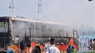 ভিআইপি রোডে চলন্ত বাসে আগুন