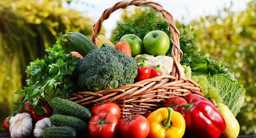 পরিবর্তে, তাজা ফল, সবুজ শাকসবজি, ওটস এবং কম চর্বিযুক্ত দুগ্ধজাত খাবার অন্তর্ভুক্ত করুন। এগুলি কেবল ইউরিক অ্যাসিডের মাত্রা কমাবে না বরং আপনার পুরো শরীরকেও সুস্থ রাখবে। 