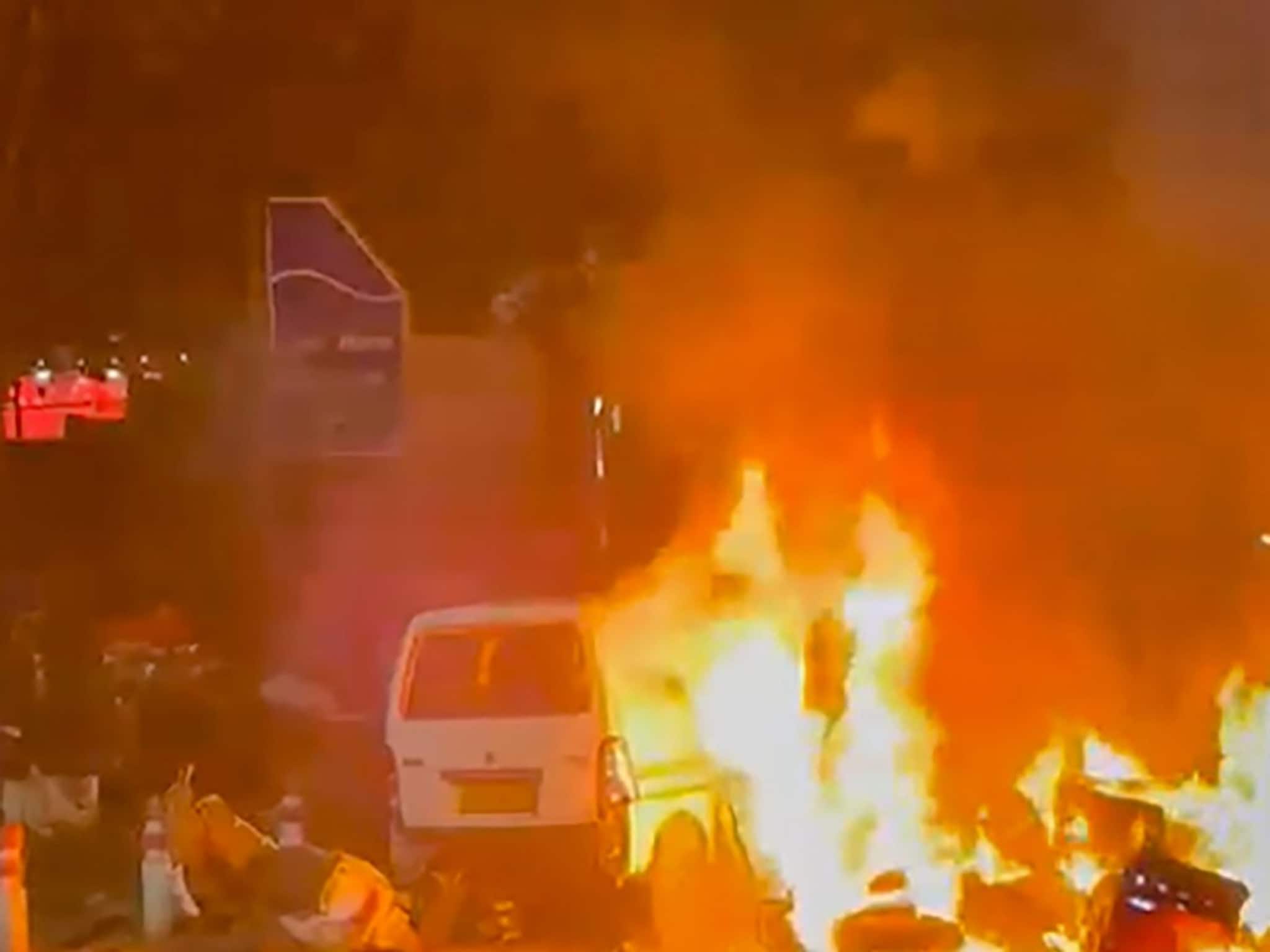 Delhi Red Fort Blast: দিল্লিতে বিস্ফোরণের মুহূর্তের ছবি! দেখুন সরাসরি