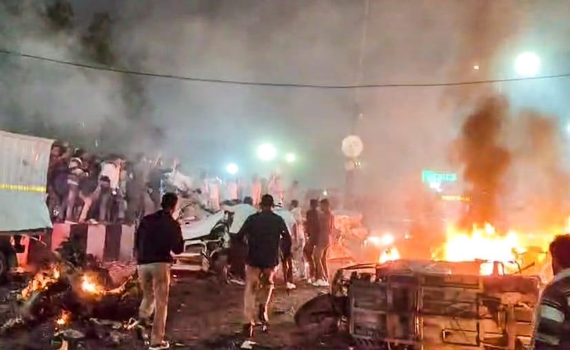 দিল্লি পুলিশ প্রাথমিক তদন্তের পর জানিয়েছে, আইইডি বিস্ফোরণ হয়েছে। দেশজুড়ে হাই অ্যালার্ট জারি করা হয়েছে। (ছবি সৌজন্যে PTI)