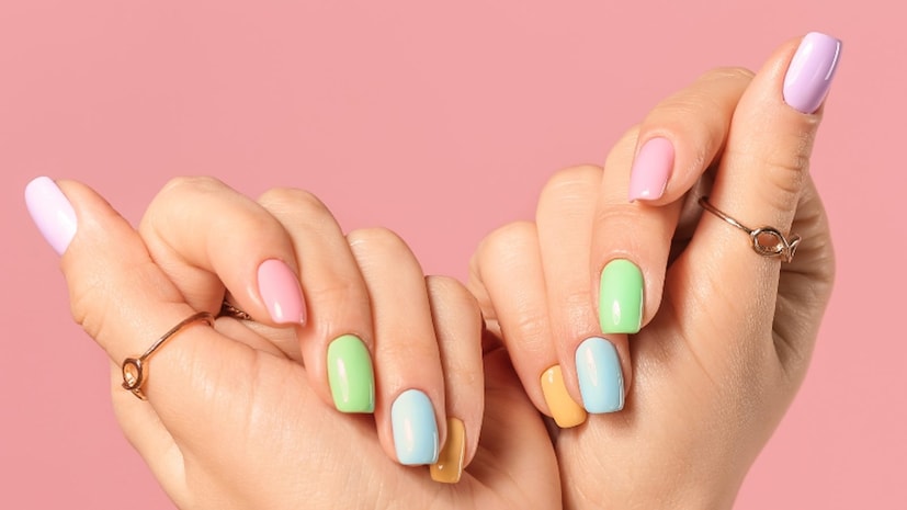 ভাতের জল আপনার নখের কিউটিকলগুলিতে পুষ্টি জোগায়। এটি আপনার নখের চারপাশের ত্বককে আর্দ্রতা দেয়, নরম করে এবং ব্যথাজনক ফাটল নিরাময় করে। আপনি ভাতের জল দিয়ে আপনার কিউটিকল ম্যাসাজ করতে পারেন। এটি ছত্রাকজনিত নখের সংক্রমণ প্রতিরোধেও সাহায্য করে।