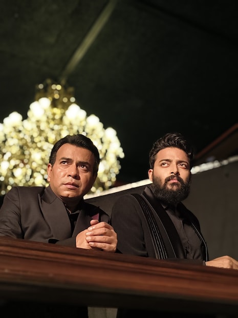 ভিডিওটিতে দর্শনার সঙ্গে পর্দা ভাগ করেছেন অভিনেতা জন ভট্টাচার্য, পাশাপাশি ছবির দুই মুখ্য চরিত্র - রুদ্রনীল ঘোষ এবং সৌরভ দাসের বিশেষ উপস্থিতি ভিডিওটিকে আরও আকর্ষণীয় করেছে।