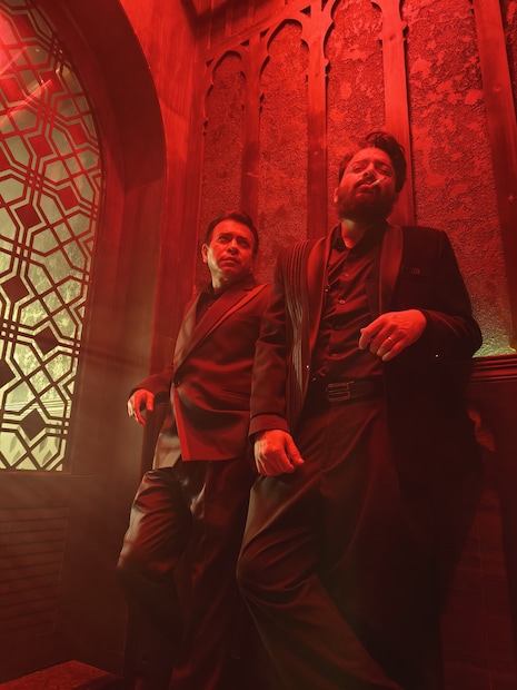 মিউজিক ভিডিওটির পরিচালনায় রয়েছেন আর.চট্টোপাধ্যায় ও হিমালয় দেবনাথ। কোরিওগ্রাফি করেছেন বিক্রম। পুরো প্রকল্পটির সৃজনশীল দিকের তত্ত্বাবধানে রয়েছেন ছবির পরিচালক জয়ব্রত দাস যিনি একে বর্ণনা করেছেন “বাংলা সিনেমার স্বর্ণযুগকে আধুনিক দর্শকের সামনে নতুনভাবে উপস্থাপনের এক প্রচেষ্টা” হিসেবে।