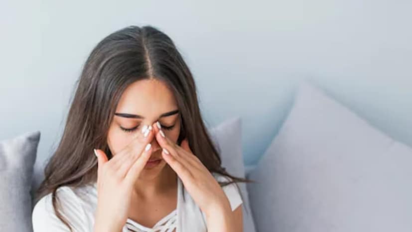 এটি নাক বন্ধ হওয়া এবং সাইনাসজনিত মাথাব্যথা থেকেও মুক্তি দিতে পারে। আপনি আদা চা চেষ্টা করে দেখতে পারেন। দিনে ৩ থেকে ৪ বার এটি খেলে সাইনাসের সমস্যা থেকে তাৎক্ষণিক মুক্তি পাওয়া সম্ভব।