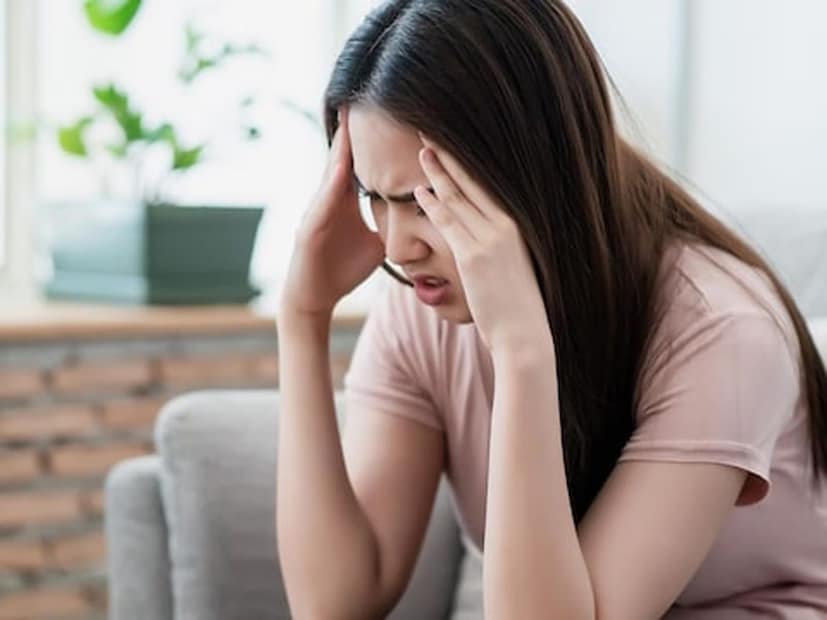 স্নায়ু বিশেষজ্ঞদের মতে, বেশিরভাগ মানুষ মাথাব্যথাকে হালকাভাবে নেয় এবং উপেক্ষা করে। তবে, এটি করা অত্যন্ত বিপজ্জনক হতে পারে, কারণ মাথাব্যথা মস্তিষ্ক সম্পর্কিত রোগের লক্ষণ হতে পারে। যদি কোনও রোগ প্রাথমিকভাবে শনাক্ত করা যায়, তবে এটি সহজেই চিকিত্সা করা যেতে পারে। 