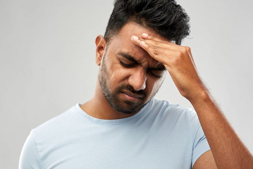 একবার রোগ নির্ণয় করা হলে, রোগীর সেই অনুযায়ী চিকিৎসা করা হয়। যদি কেউ অজ্ঞান হয়ে যায়, তাহলে তাকে যত তাড়াতাড়ি সম্ভব হাসপাতালে নিয়ে যাওয়া উচিত। স্ট্রোকের ক্ষেত্রে, কয়েক ঘন্টার মধ্যে চিকিৎসা না পেলে, ব্যক্তি পক্ষাঘাতগ্রস্ত হতে পারে এবং গুরুতর ক্ষেত্রে মৃত্যুও সম্ভব হতে পারে।