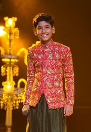 আয়ুষের জন্যই গর্বিত অশোকনগর, সুরের জাদুতে কাঁপাচ্ছে জনপ্রিয় রিয়েলিটি শো এর মঞ্চ আয়ুষের জন্যই গর্বিত অশোকনগর, সুরের জাদুতে কাঁপাচ্ছে জনপ্রিয় রিয়েলিটি শো এর মঞ্চ