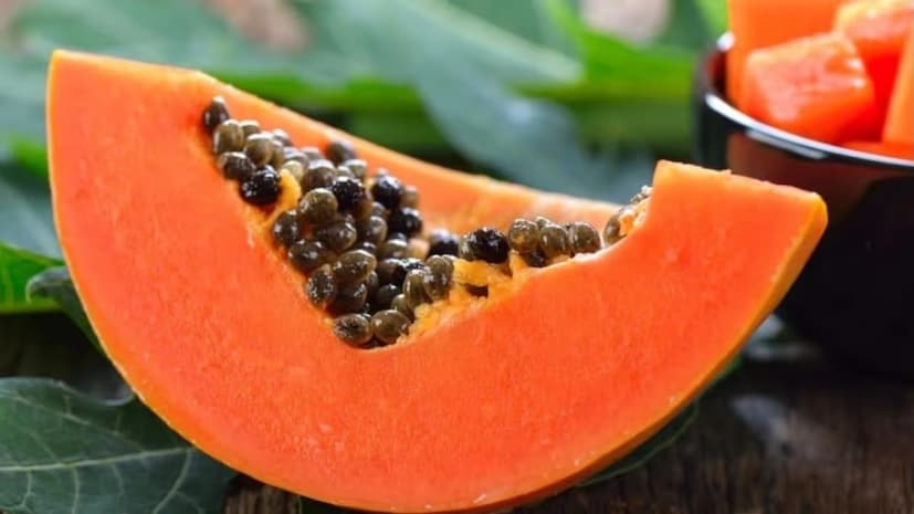 এই সমস্যা থেকে মুক্তি পেতে প্রতিদিন ২০০-৩০০ গ্রাম পাকা পেঁপে খাওয়া উপকারী। 