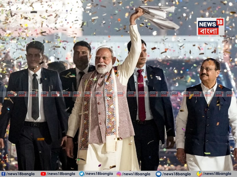 মোদি আরও বলেন, ‘‘বিহারের জয় বিরাট জয়। বিহারে কংগ্রেস আর ফিরবে না।’’ এম আর ওয়াই ফর্মুলায় বিহারে জয় হয়েছে বলেন তিনি। ‘এম’ বলতে মহিলা এবং ‘ওয়াই’ বলতে যুব সমাজকে বুঝিয়েছেন প্রধানমন্ত্রী। 