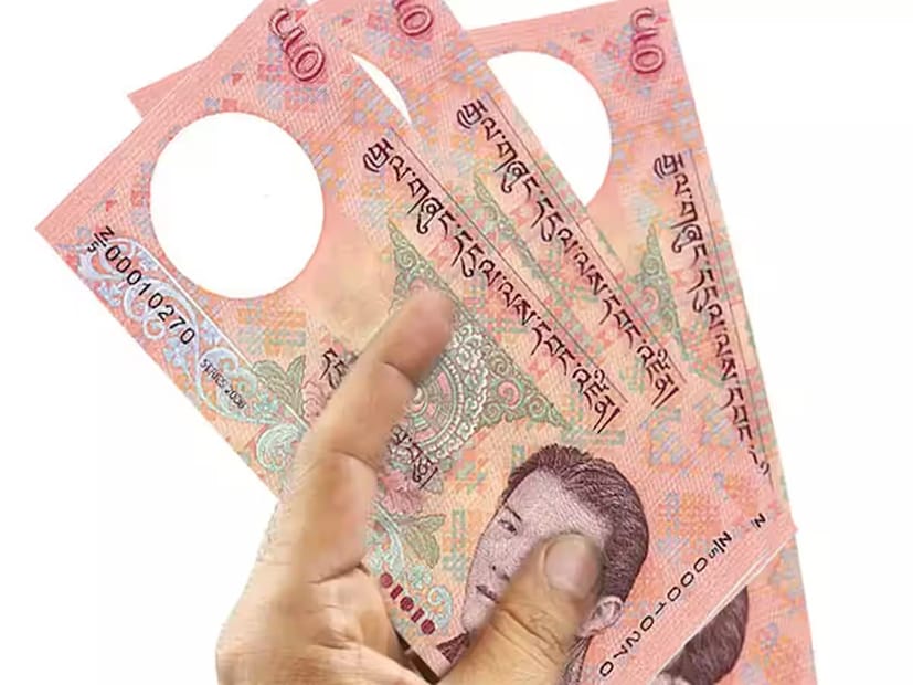 এবারের শীতের ছুটিতে আপনিও কি ভাবছেন যে ভুটান ভ্রমণের কথা? কিংবা আপনিও কি হিসেব কষছেন ভুটানে বেড়াতে যেতে গেলে কী পরিমান বাজেট আপনার জন্য সঠিক হবে? মনে মনে যোগ-বিয়োগ করছেন কি এই ভেবে যে সেখানকার খরচাপাতি কিরকম হতে পারে ভারতীয় মুদ্রায়? Image : News 18