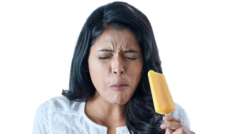 যদি আপনার দাঁত কিড়মিড় করার অভ্যাস থাকে (ব্রুকসিজম), তাহলে রাতে ডেন্টাল নাইট গার্ড ব্যবহার করুন। সবচেয়ে গুরুত্বপূর্ণ বিষয় হল দাঁতে ঔষধযুক্ত টুথপেস্ট লাগানো এবং ৫ মিনিট পর ধুয়ে ফেলা। প্রতি ছয় মাস অন্তর দন্ত চিকিৎসকের কাছ থেকে নিয়মিত চেকআপ করাতে ভুলবেন না।