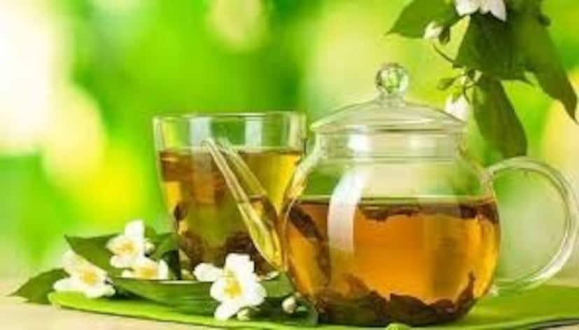 গ্রিন টি এর নির্যাস অতিরিক্ত পরিমাণে গ্রহণ করা: যদিও তৈরি করা গ্রিন টি সাধারণত নিরাপদ, তবে গ্রিন টি নির্যাসের উচ্চ মাত্রা, যা সাধারণত সম্পূরকগুলিতে পাওয়া যায়, লিভারের বিষাক্ততার বিরল ক্ষেত্রে যুক্ত বলে মনে করা হচ্ছে।