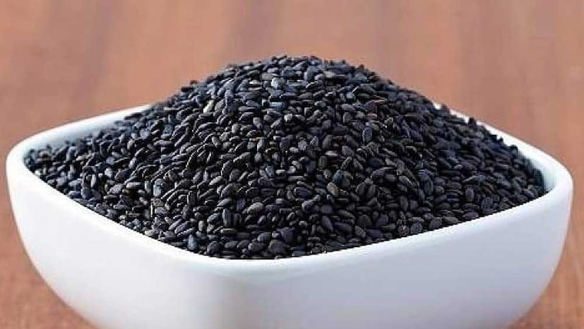 এই সময়ে কালো তিলও বেশি খাবেন না৷ বিশেষ করে শনিবার করে কালো তিল বর্জন করুন৷ কারণ সাপ্তাহিক শনিবার হল শনিদেবের জন্য নিবেদিত দিন৷ এই দিনে কালো তিল তাঁকে উৎসর্গ করুন৷ নিজে গ্রহণ করবেন না৷