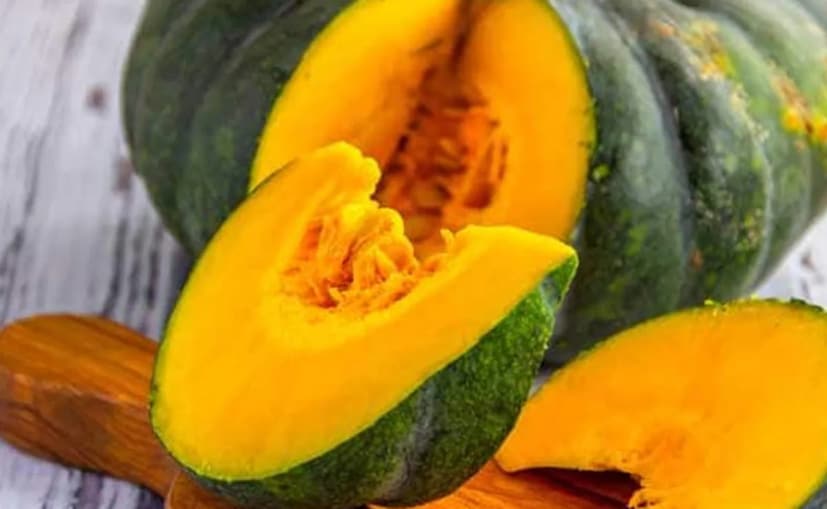 সিদ্ধ কুমড়োর সঙ্গে মেশান ২ চামচ মধু এবং ২ চামচ সিরাম অয়েল৷ এই মিশ্রণ হাল্কা হাতে মাসাজ করুন মুখে৷ ১০ মিনিট রেখে জল দিয়ে ধুয়ে ফেলুন৷