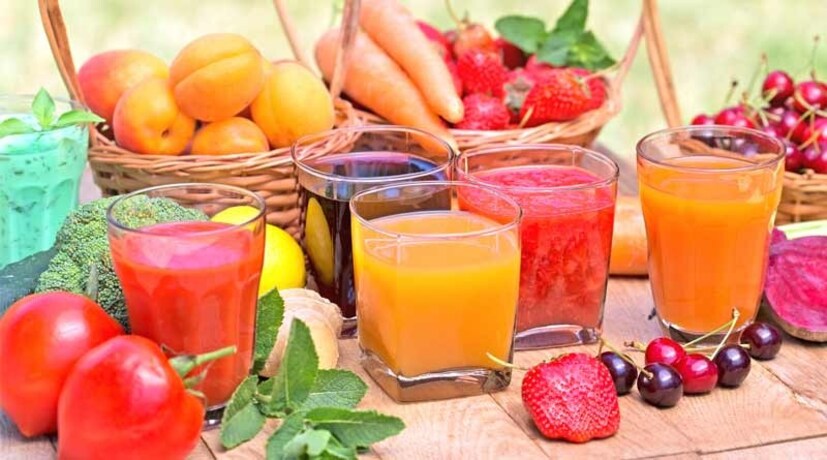 জলসমৃদ্ধ ফল: ফল খাওয়া স্বাস্থ্যের জন্য উপকারী বলে মনে করা হয়, তবে শীতকালে অনেক ফল এড়িয়ে চলা উচিত। তরমুজ এবং অন্যান্য জলসমৃদ্ধ ফল খেলে শরীরের তাপমাত্রা কমে যেতে পারে, যা হজম প্রক্রিয়াকে ব্যাহত করতে পারে। পরিবর্তে, শীতকালে প্রচুর পরিমাণে কমলা, পেয়ারা এবং আপেল খান। এই ফলগুলি ভিটামিন সমৃদ্ধ এবং শীতকালে রোগ প্রতিরোধ ক্ষমতা বাড়াতে পারে। ফলগুলি বিচক্ষণতার সঙ্গে খাওয়া উচিত।