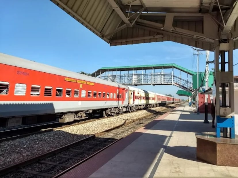 কাজের অগ্রগতি খতিয়ে দেখতে, উত্তর-পূর্ব সীমান্ত রেলের জেনারেল ম্যানেজার শ্রী চেতন কুমার পশ্চিমবঙ্গের কামাখ্যাগুড়ি এবং নিউ কোচবিহার রেল স্টেশন পরিদর্শন করেন। তাঁর সঙ্গে আলিপুরদুয়ার ডিভিশনের ডিভিশনাল রেলওয়ে ম্যানেজার শ্রী দেবেন্দ্র সিং এবং উত্তর-পূর্ব সীমান্ত রেলের মুখ্য কার্যালয় ও আলিপুরদুয়ার ডিভিশনের শীর্ষ আধিকারিকরা উপস্থিত ছিলেন।