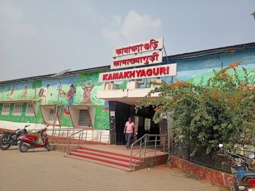 নিউ কোচবিহার স্টেশনে জেনারেল ম্যানেজার স্টেশন সুপারিনটেনডেন্ট এবং স্টেশন মাস্টারের প্যানেল, সম্মিলিত ক্রু লবি, ক্রু রানিং রুম, ওয়েটিং হল, রিটায়ারিং রুম এবং ডরমিটরি-সহ স্টেশনের সার্কুলেটিং এরিয়া ও গুরুত্বপূর্ণ অপারেশনাল এবং যাত্রী সম্পর্কিত সুযোগ-সুবিধাগুলি পর্যালোচনা করেন।