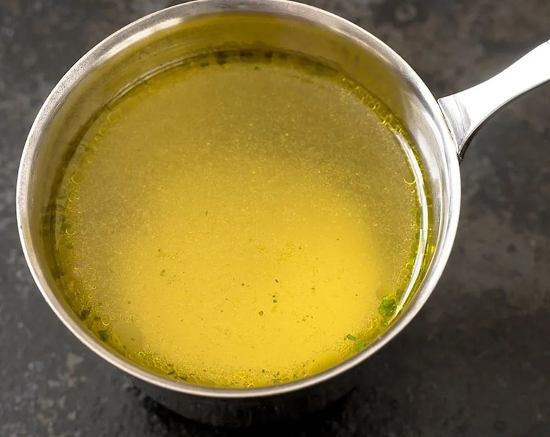 আয়ুর্বেদিক বিশেষজ্ঞদের মতে, মুগ ডালের জল শরীরকে বিষমুক্ত করে, বিপাক বৃদ্ধি করে এবং চর্বি পোড়ানোর প্রক্রিয়া ত্বরান্বিত করে। এটি পান করা হালকা এবং হজমের জন্য অত্যন্ত উপকারী। বলছেন চিকিৎসক অনিল পটেল৷