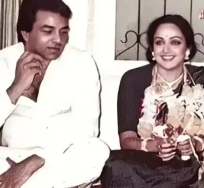 প্রকাশ বলেন, ‘‘তিনি (ধরম) আমার জীবনের প্রথম ভালবাসা এবং প্রথম ও শেষ পুরুষ। তিনি আমার সন্তানদের বাবা। আমি তাঁকে খুব ভালবাসি এবং শ্রদ্ধা করি। যা ঘটেছে, তা ঘটেছে। আমি জানি না এর জন্য তাঁকে নাকি আমার ভাগ্যকে দোষ দেব। তবে একটা জিনিস নিশ্চিত, তিনি আমার থেকে যত দূরেই থাকুক না কেন, যাই ঘটুক না কেন, কিন্তু যদি আমার তাঁকে প্রয়োজন হয়, আমি জানি যে তিনি সেখানে থাকবেন। আমি তাঁর উপর আমার আস্থা হারাইনি। সর্বোপরি, তিনি আমার সন্তানদের বাবা।