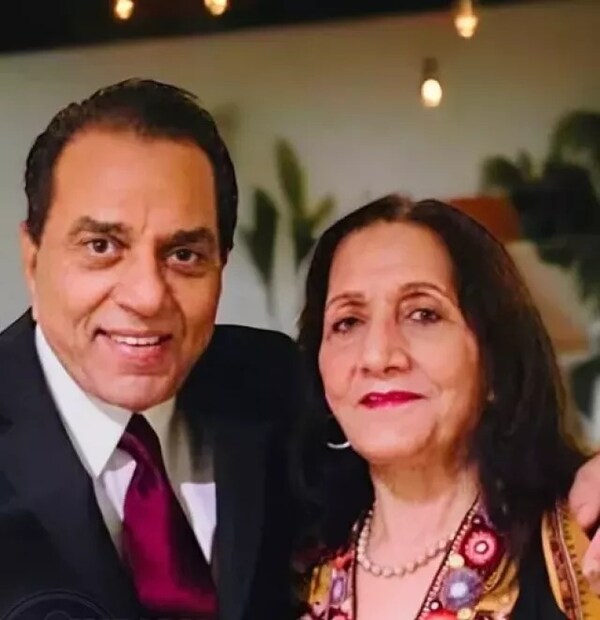 ধর্মেন্দ্র এবং প্রকাশ কৌরের বিবাহিত জীবন বয়ে চলে ৭১ বছর ধরে৷ দীর্ঘ এই সাত দশক ধরে প্রকাশ সর্বদা তাঁর স্বামীর শক্তির উৎস হয়ে উঠেছেন এবং কখনও তাঁর গভীর ভালবাসার মানুষটির প্রতি কোনও তিক্ততা প্রকাশ করেননি।