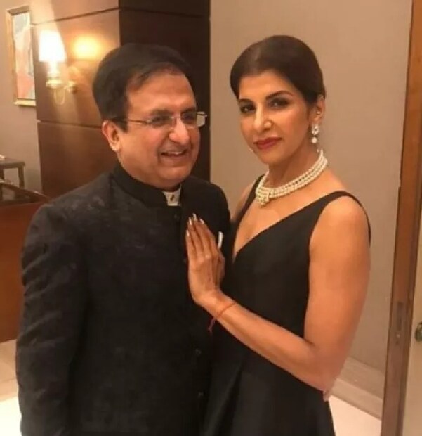 অভিনেতা জগদীশ রাজের কন্যা অনিতা রাজ খুরানা একজন জনপ্রিয় অভিনেত্রী, যিনি ‘প্রেম গীত’, ‘জরা সি জিন্দেগী’, ‘জমিন আসমান’ এবং আরও অনেক ছবিতে অভিনয়ের জন্য পরিচিত। ধারাবাহিকে 'রাজমাতা দেববদন সিং দেও', 'এক থা রাজা এক থি রানি' এবং 'ছোটি সরদারনী'-তে 'কুলবন্ত কৌর ধিলোঁ' চরিত্রে অভিনয় করে তিনি ঘরে ঘরে পরিচিতি লাভ করেন। অনিতা যখন সুনীল হিঙ্গোরানির পরিচালনায় প্রথম 'করিশ্মা কুদরত কা' ছবিতে অভিনয় করেন, তখন এই জুটি একে অপরের প্রেমে পড়ে এবং ১৯৮৬ সালে তাঁরা দু’জনে বিয়ে করেন।