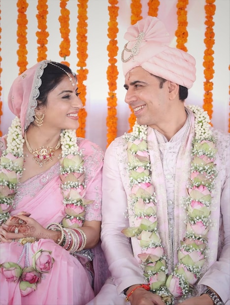 দীর্ঘ সময়ের প্রেমের পরে 'কিঁউ কি সাস ভি কাভি বহু থি'-র অভিনেতা অশ্লেষা সাওয়ান্ত এবং সন্দীপ বাসওয়ানা বিবাহবন্ধনে আবদ্ধ হলেন অবশেষে। ঘরোয়া অনুষ্ঠানের মাধ্যমেই এক হয়েছে চার হাত। দীর্ঘ সময়ের প্রেমের পরে 'কিঁউ কি সাস ভি কাভি বহু থি'-র অভিনেতা অশ্লেষা সাওয়ান্ত এবং সন্দীপ বাসওয়ানা বিবাহবন্ধনে আবদ্ধ হলেন অবশেষে। ঘরোয়া অনুষ্ঠানের মাধ্যমেই এক হয়েছে চার হাত।