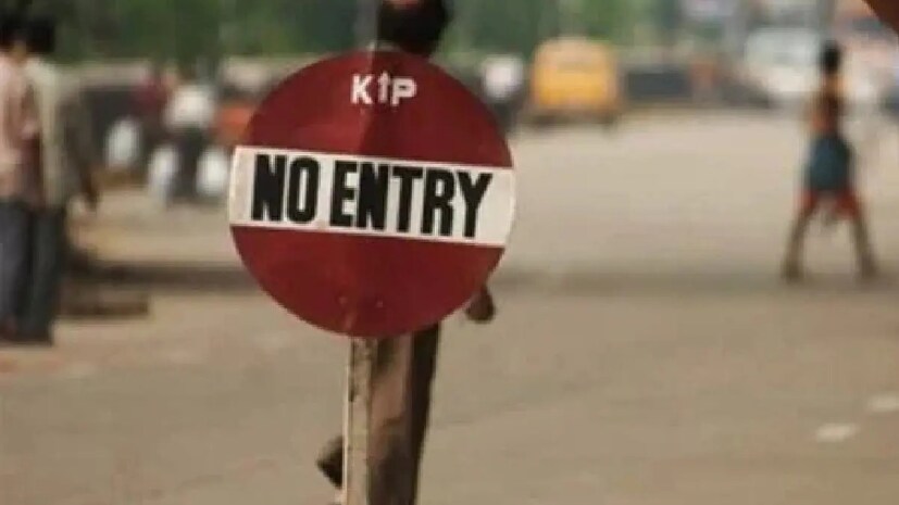 বেলা ১০ টায় বন্ধ ময়দান স্ট্রিট, ড্ররিনা ক্রসিং, এস এন ব্যানার্জি রোড।